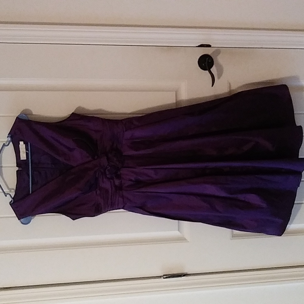 EUC Formal semi formal purple sleeveless dress size 6 knee length
